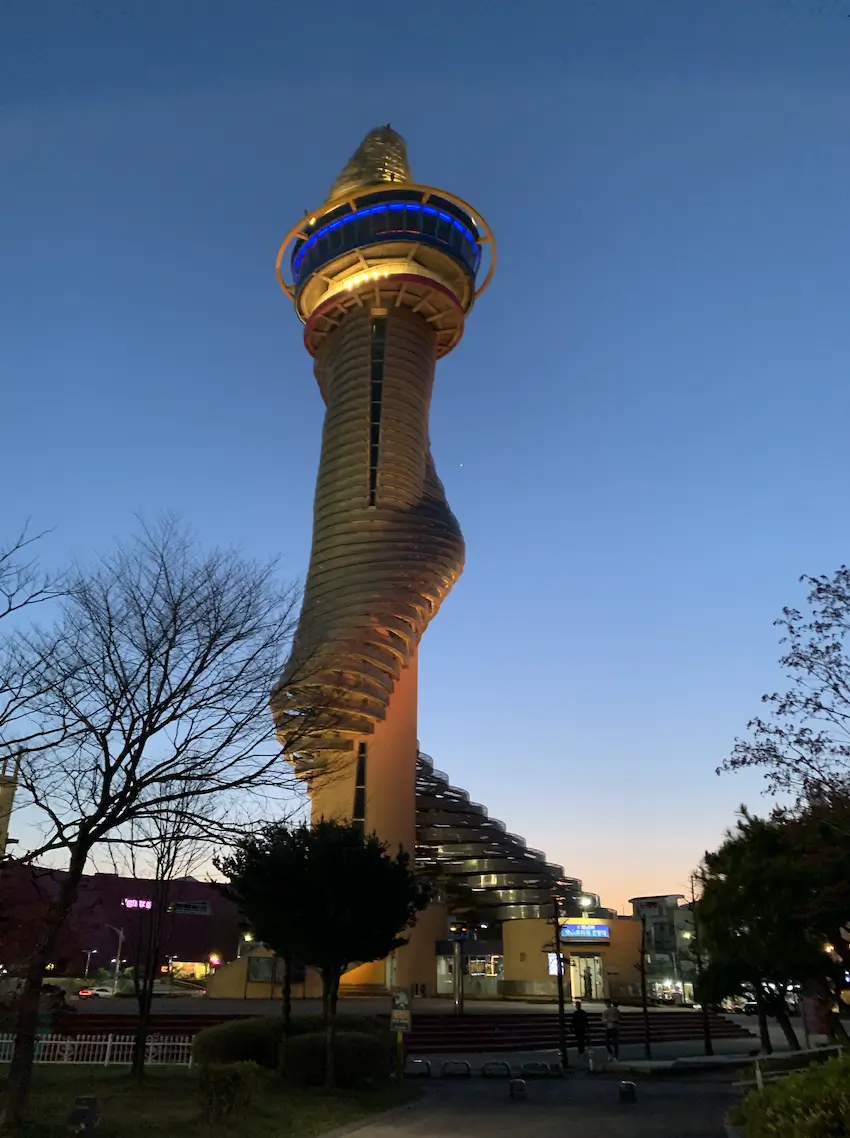 束草 Expo 塔浪漫夜景