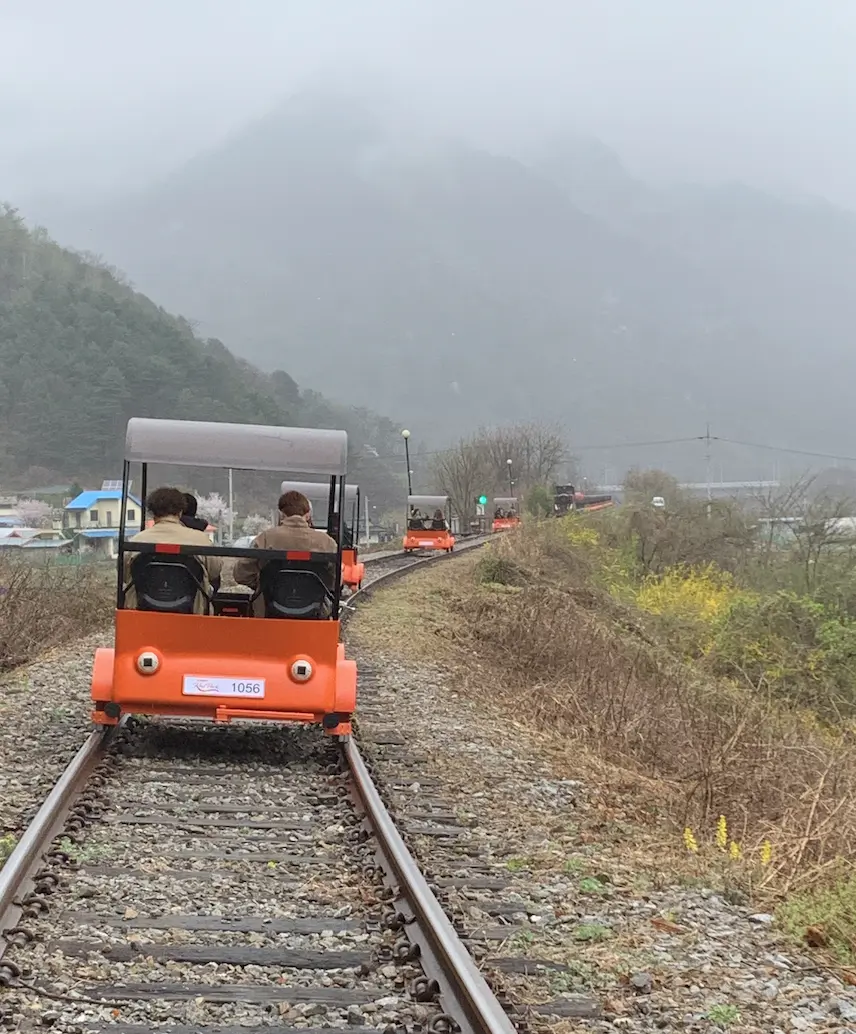 江村鐵道主題公園鐵道自行車用力踩