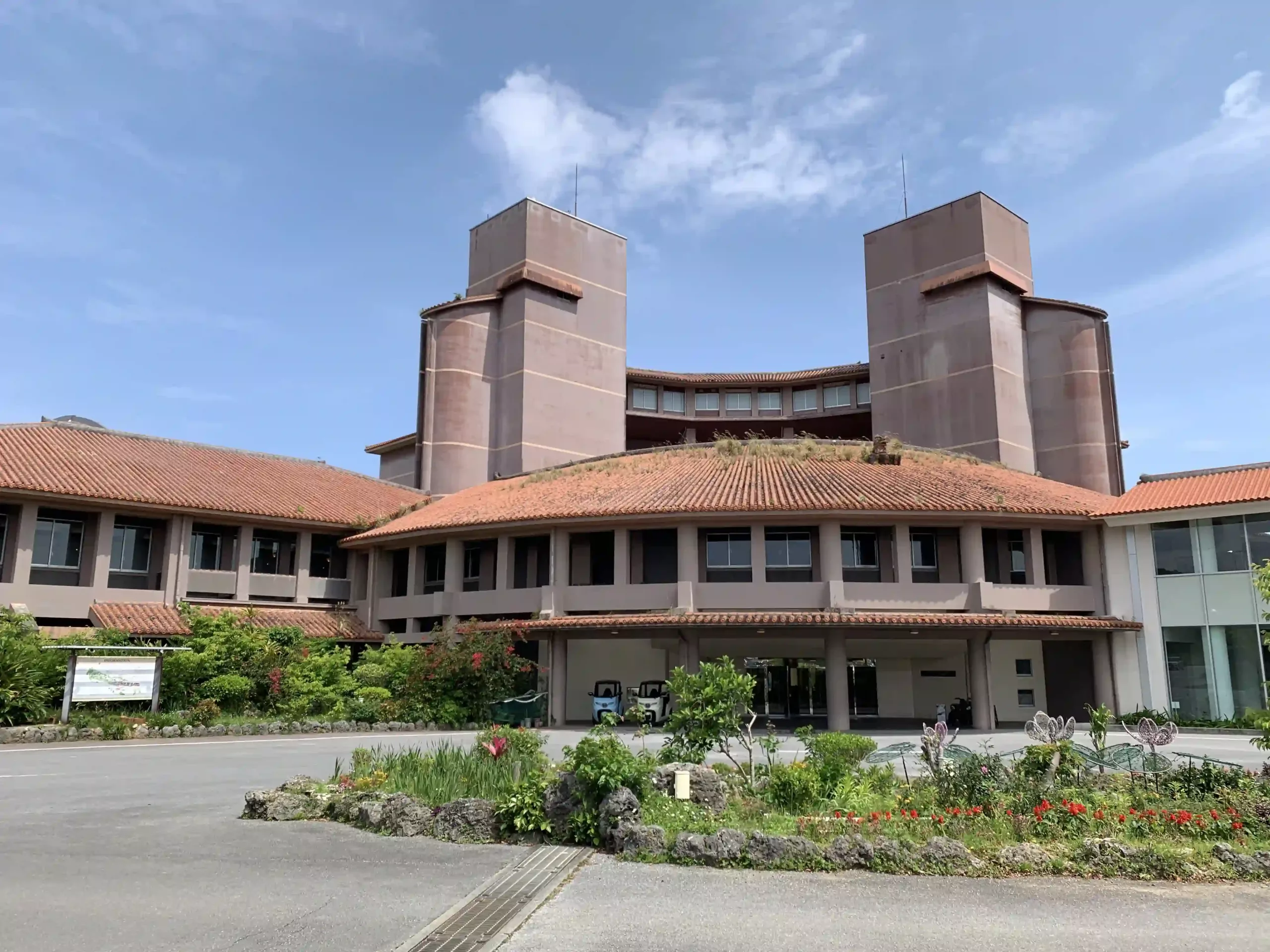 沖繩南城南條飯店:享受無敵海景溫泉、越野車、水上樂園的完美假期