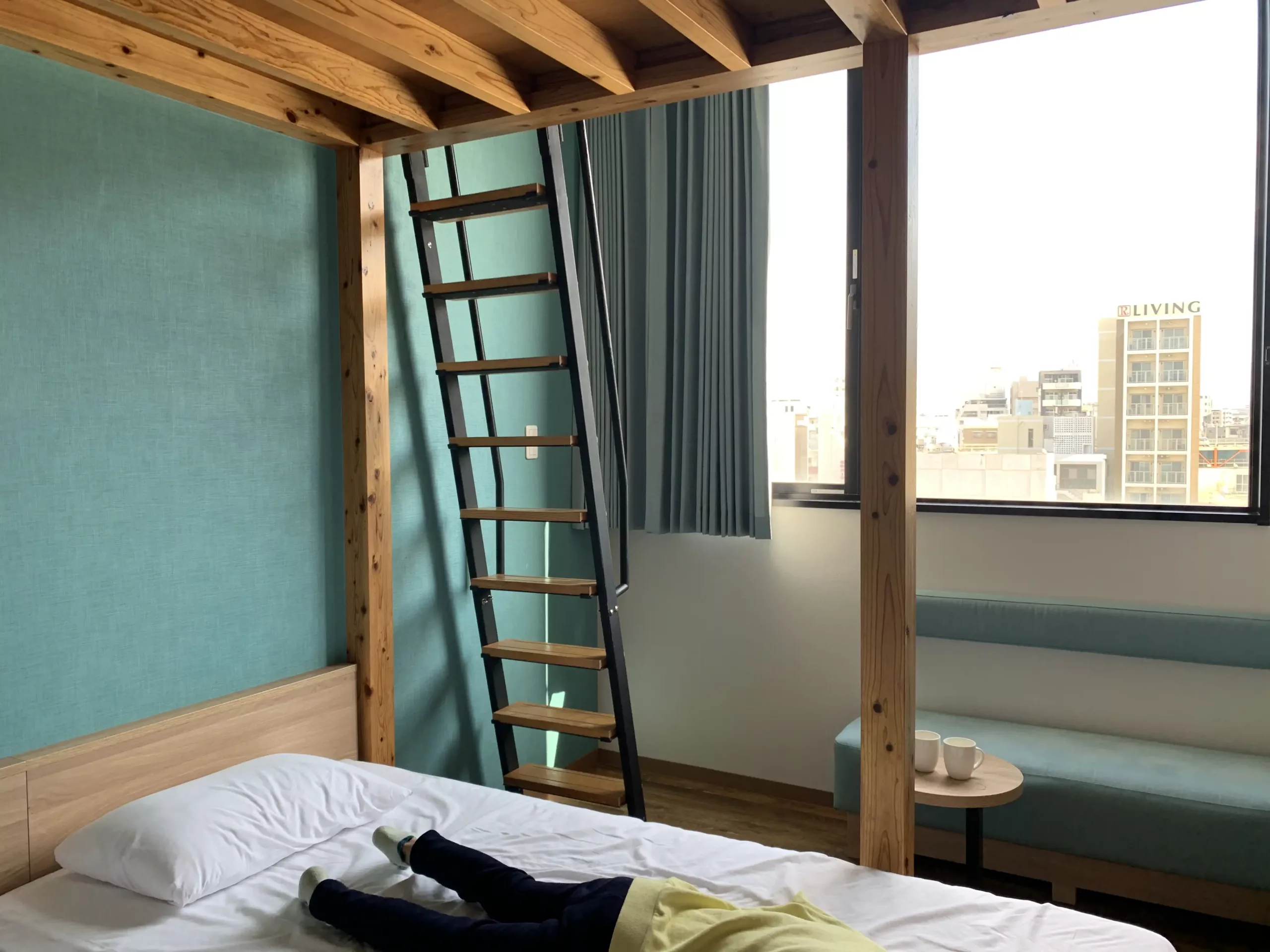 沖繩 CABIN & HOTEL ReTIME 飯店開箱:大浴場、雙層床、免費飲料吧