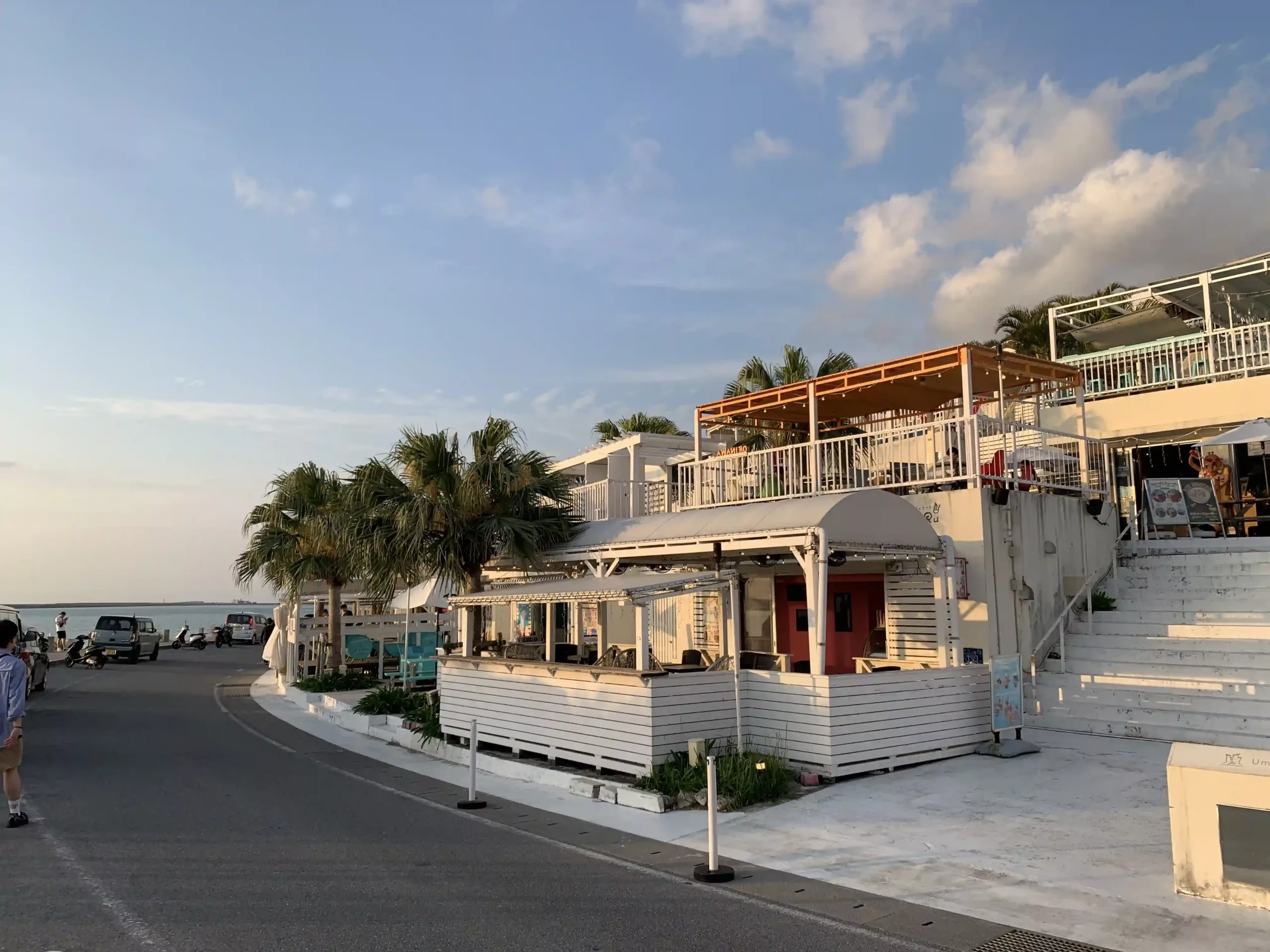 沖繩瀨長島：海風露台、浪漫夕陽、飛機起降、貓