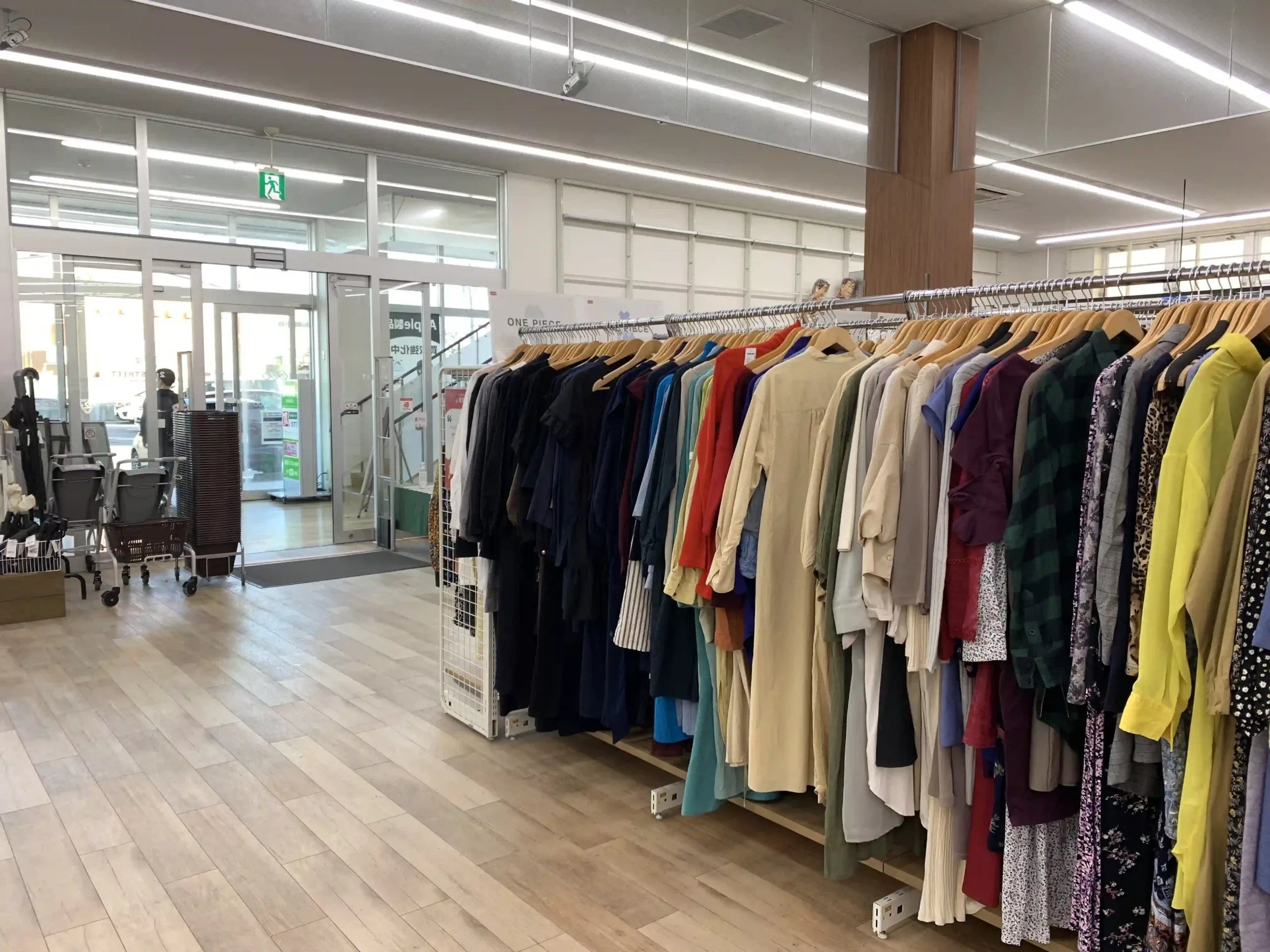 日本二手商店尋寶趣:模型公仔、電子產品、名牌服飾任挑選