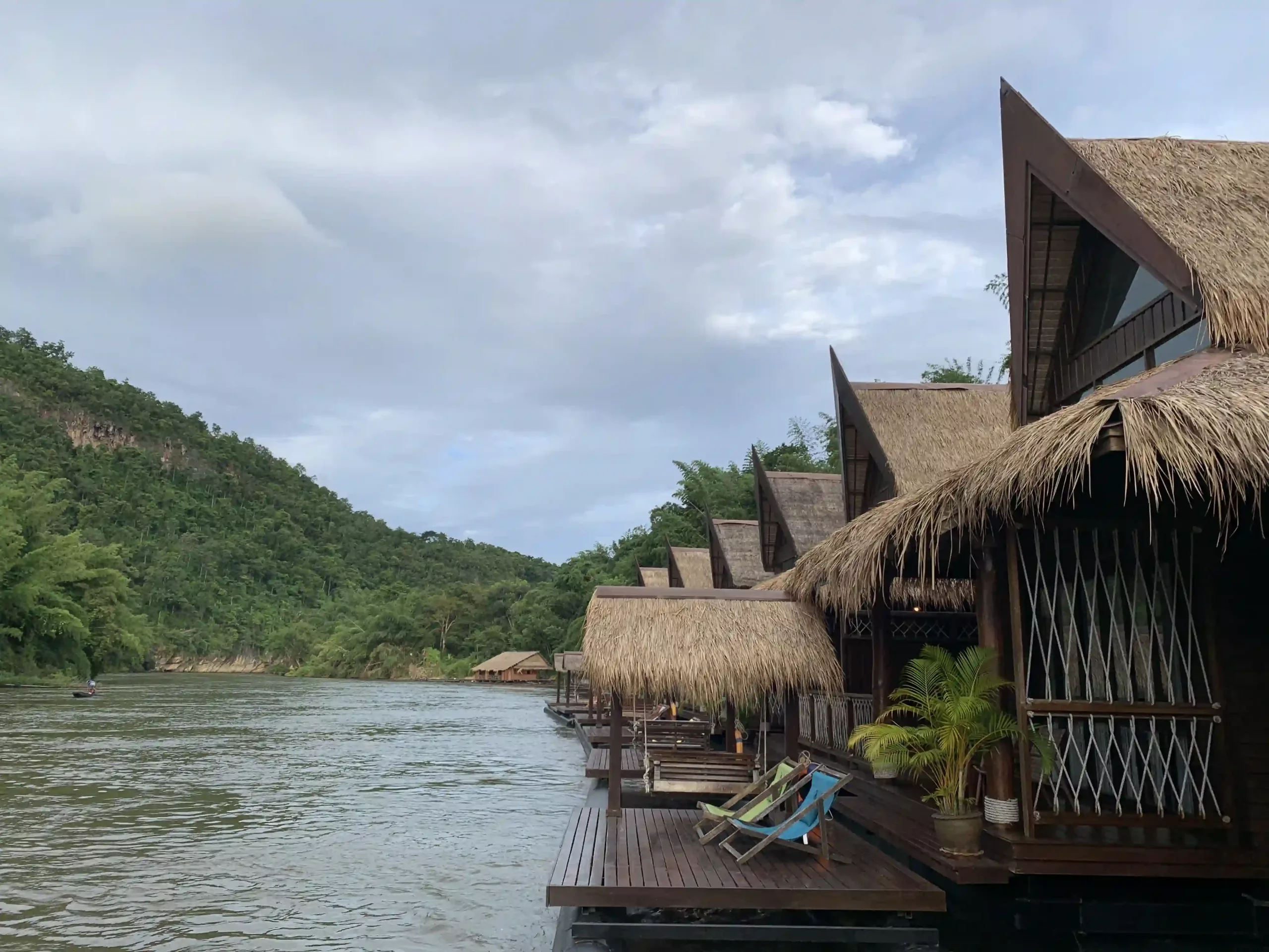泰國北碧 The FloatHouse River Kwai Resort 開箱:桂河漂漂體驗、必住水上飯店分享