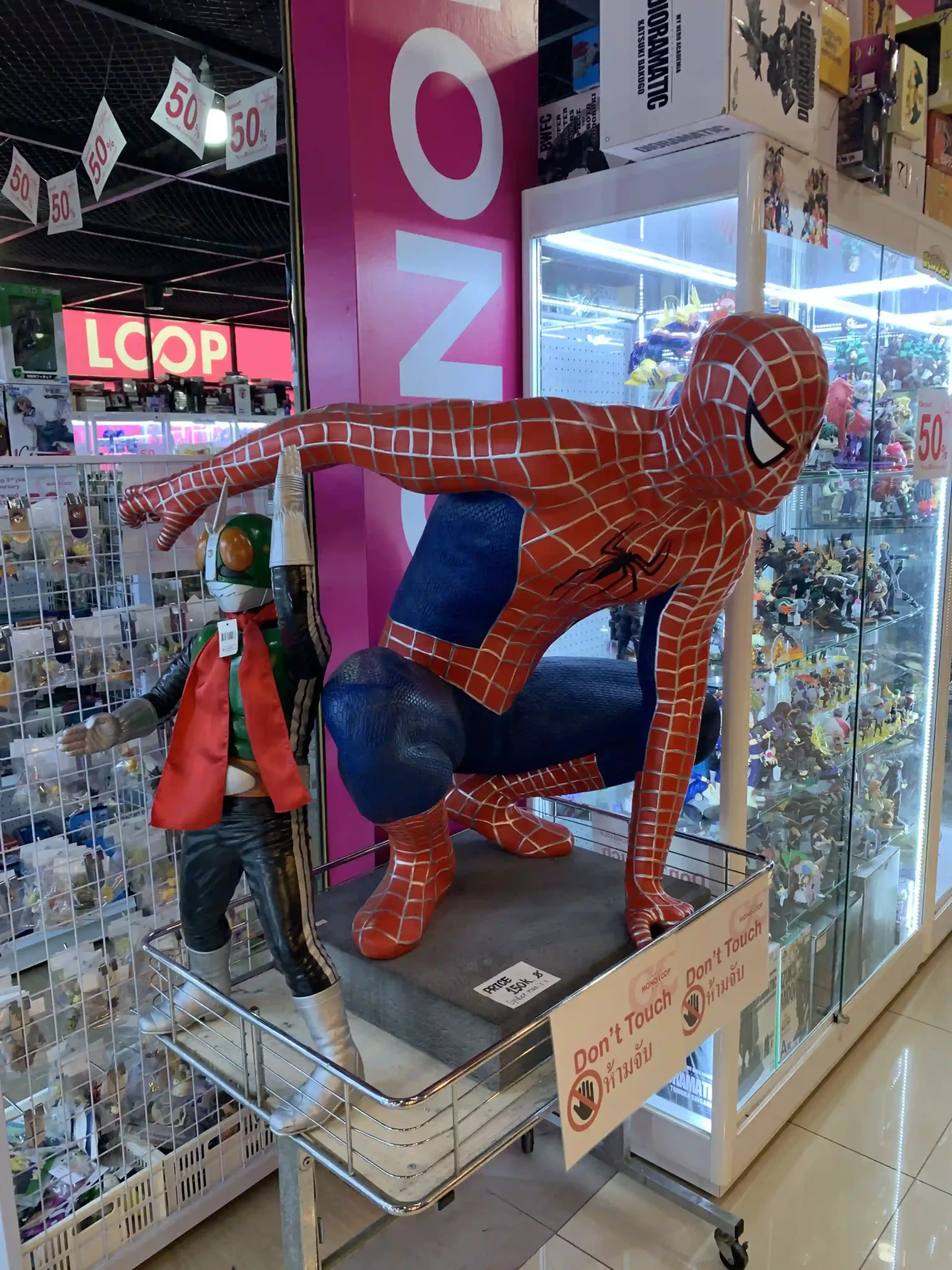 泰國 MONO LOOP 二手商店:相機、黑膠唱片、玩具、精品包包任挑